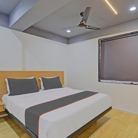 Collection O De'Pearl Hotel Surat Luaran gambar